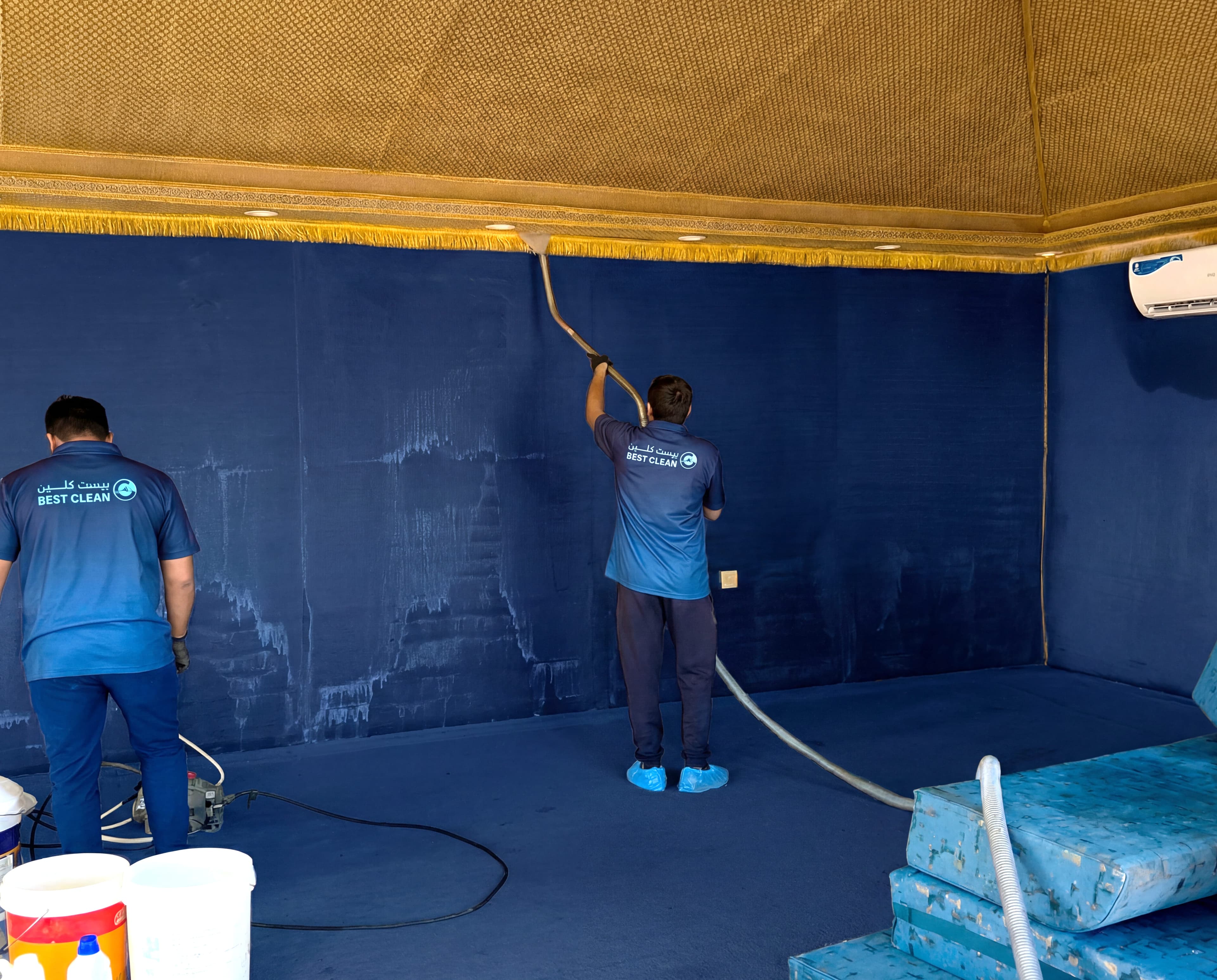 تنظيف الخيام وبيوت الشعر والمشبات